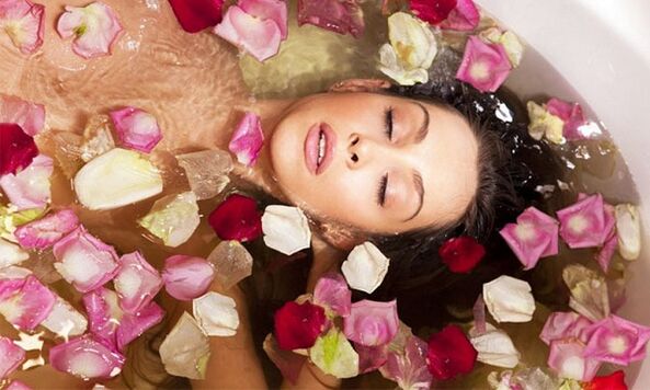 Take an oil bath to enlarge your breasts